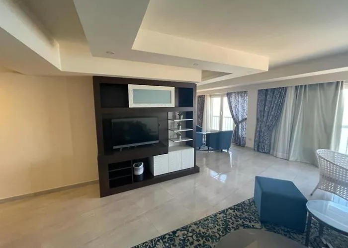 Aparthotel Amazing Sea View Penthouse In Pyramids Porto El-sokhna 3*