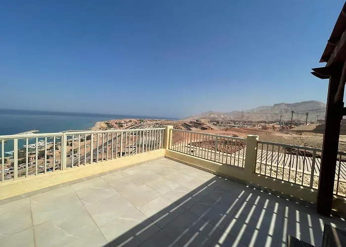Amazing Sea View Penthouse In Pyramids Porto El-sokhna 3*