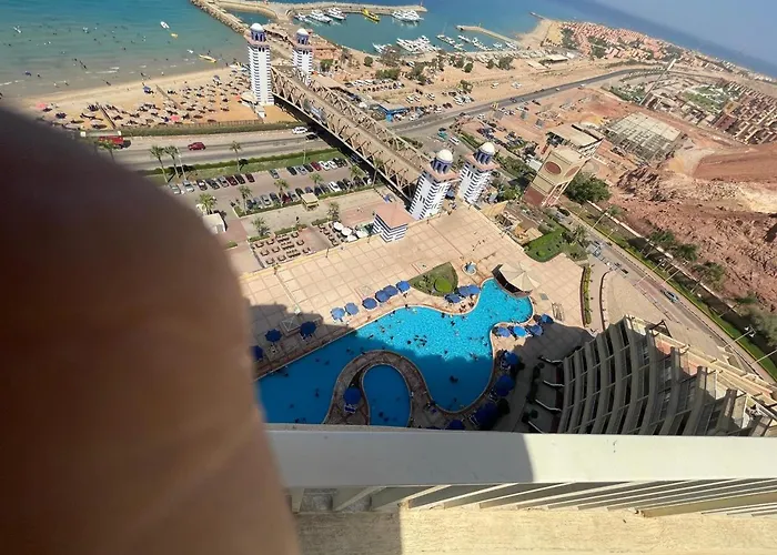 Amazing Sea View Penthouse In Pyramids Porto El-sokhna 3*